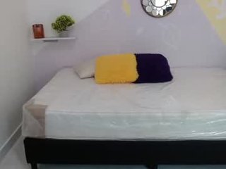 amelliacooper cam babe with small tits playing with pink ohmibod