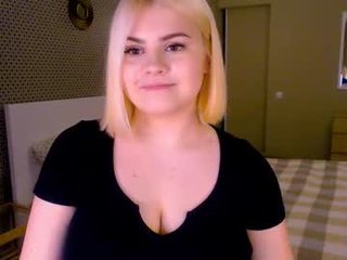 elunaseduces beautiful cam babe has the ever-willing mens at her service, and she uses him for all he's good for