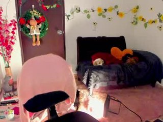 tournesol_32 hungry cam girl sharing one dick in the chatroom