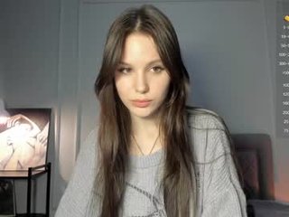 yourher0in cam babe with big tits in private live sex show