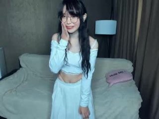 icecreammsa cute cam girl makes cumshow and gets her pussy drilled