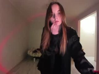 golden_bag cam babe very loves foot massage on camera