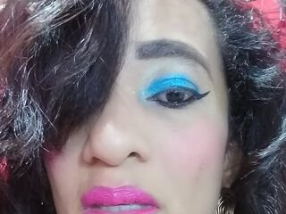 ameliemartinez spanish cam girl having fun of dirty dialogue on camera
