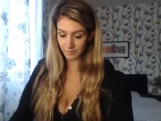 aurelyie cam babe takes ohmibod online and gets her pussy penetrated
