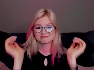 grace_smit sex cam with a horny cute cam girl that's also incredibly naughty