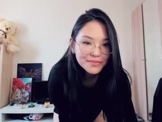 ops_hotty asian cam girl shows perfect ass