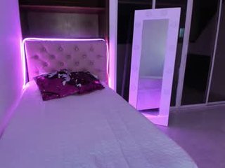 naivebby01 latina cam babe brings live sex to him online