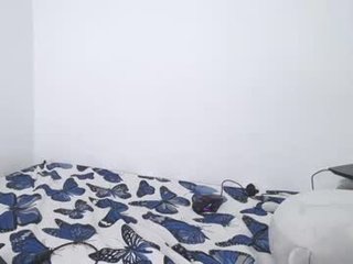 sweet_laraaa latina cam babe enjoys her hairy pussy stuffed online