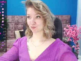 elizabeth_shy1 sex cam with a horny cute cam girl that's also incredibly naughty