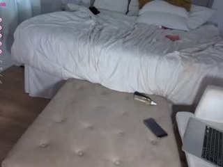 french_riv1era french cam girl knows how to suck and how to fuck