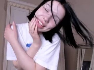 sleepycode002 cam babe with small tits wants dirty live sex
