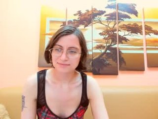 marilynspecial english cam girl show his beauty legs online