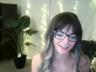 veronicasmyth naked cam girl loves ohmibod vibration in her tight pussy online
