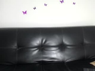 sweeet_lily cam girl presents dildo her men slave in the chatroom