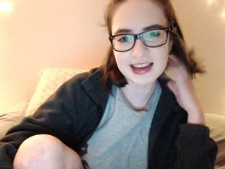 mollymeadows spanish cam girl having fun of dirty dialogue on camera