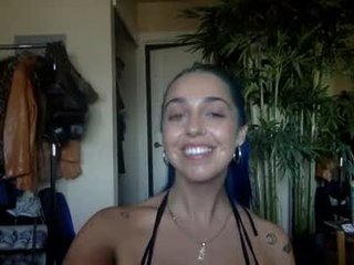 xoxo_moxie nude cam bitch enjoys hard live sex on camera