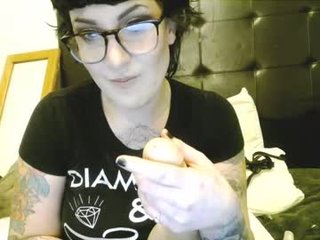 ilovesissyboys kinky cam girl in fetish action where's she her holes penetrated online