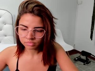 alison_clarke_ cam babe loves ohmibod vibrations and squirting out of her nasty pussy