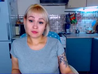 melanie_loves_cakes russian cam girl playing with her juicy pussy while nobody is around to help her out with that