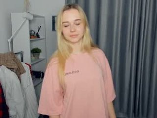 fresh_cherries cute cam girl with big tits pleasing her horny cunt