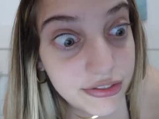 eyecandybella pregnant cam girl enjoys hot oil live sex show