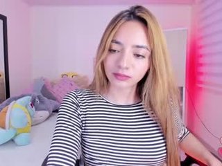 majo_gomez sex cam with a horny cute cam girl that's also incredibly naughty