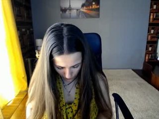 maggiecake cam babe loves ohmibod vibrations and squirting out of her nasty pussy
