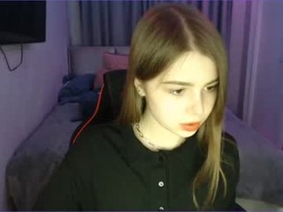 tripleprinces slim cam babe doing everything types live sex you ask them in a sex chat