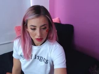 purplemoon_1 cam babe takes ohmibod online and gets her pussy penetrated