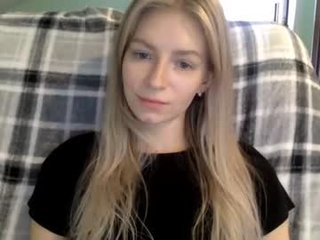 google__ depraved blonde cam girl presents her pussy drilled