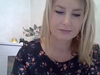 sarahphelps cute blonde cam girl gets her pussy banged very hard